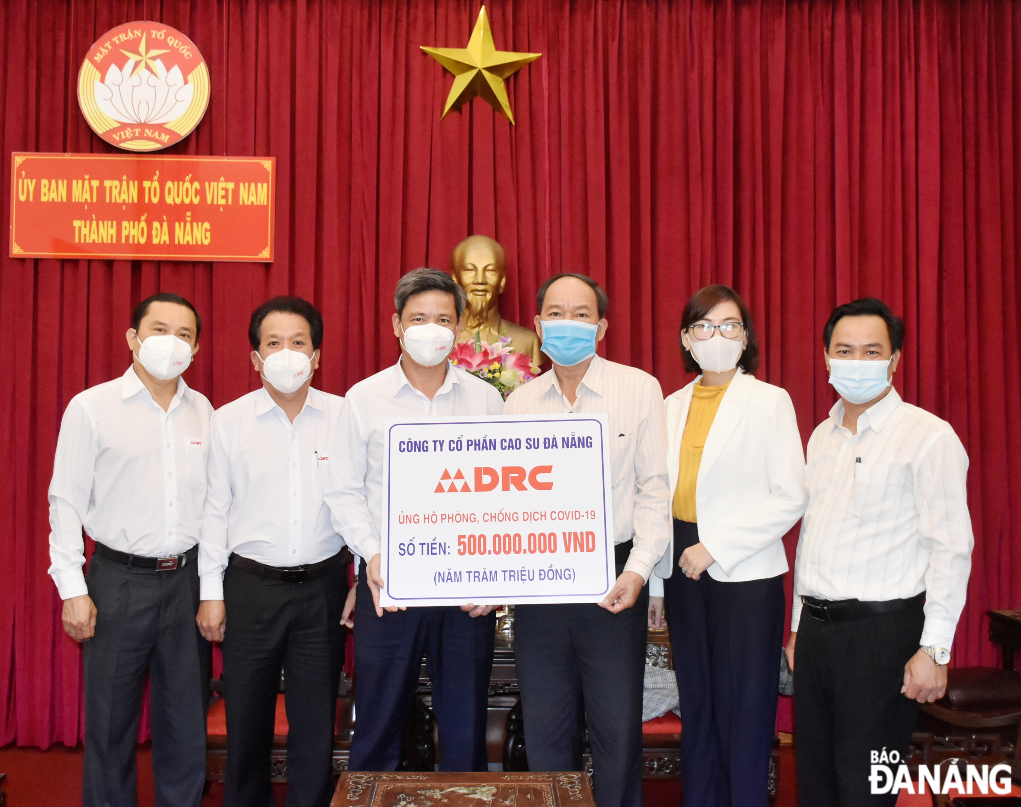 Da Nang receives additional VND500 million in support for its COVID-19 fight